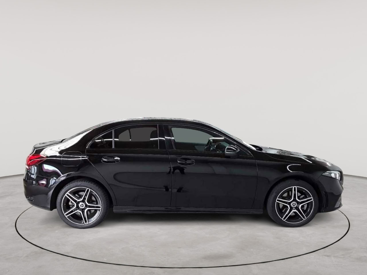 Mercedes-Benz A 250 e 8G-DCT AMG Line 3