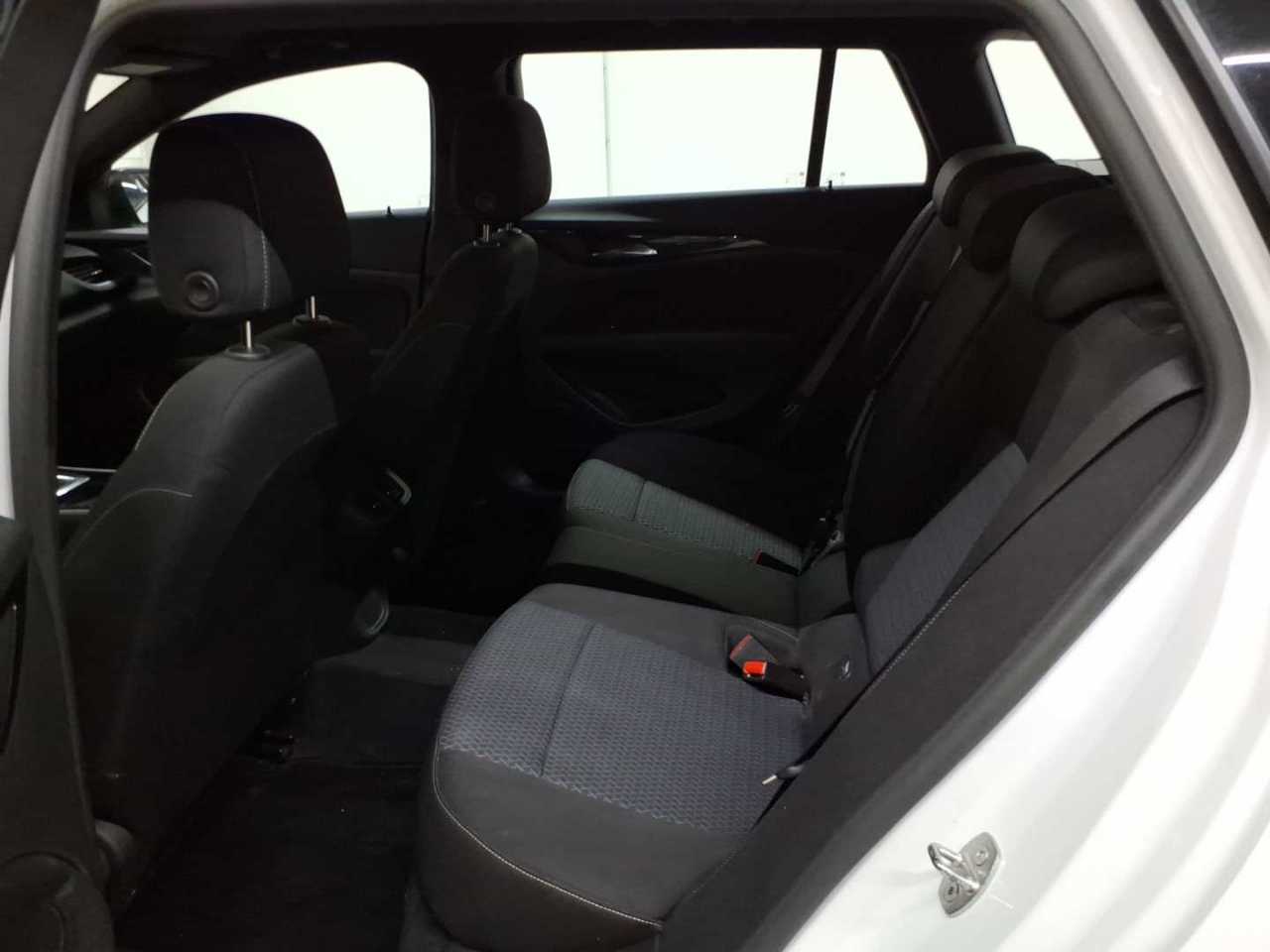 Opel Insignia Sports Tourer 2.0 Diesel Aut. Elegance 13