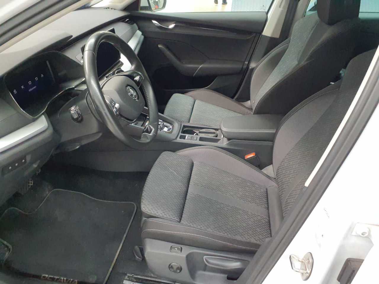 Skoda Octavia Combi 2.0 TDI DSG Clever 7