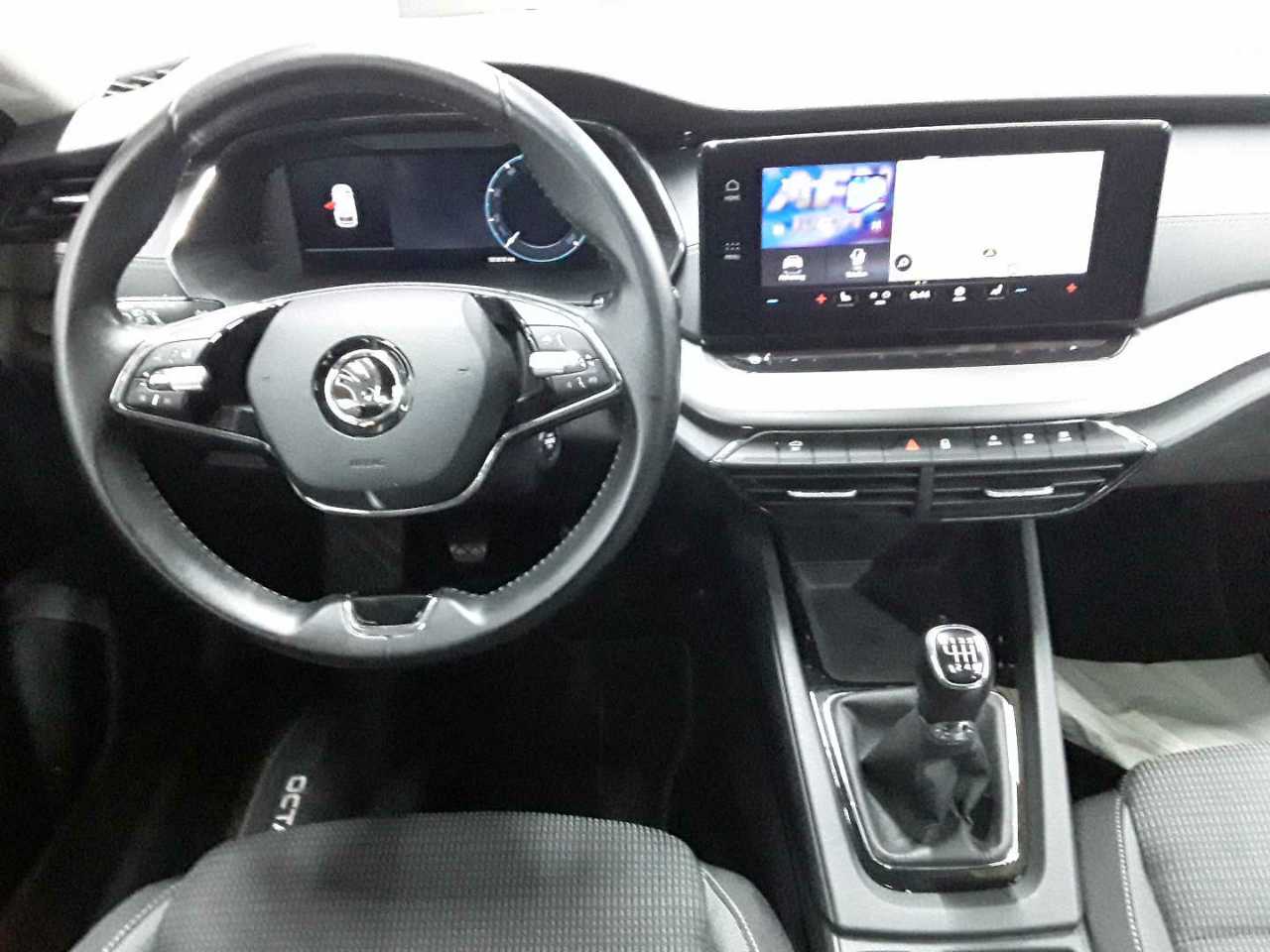 Skoda Octavia Combi 2.0 TDI Ambition 10
