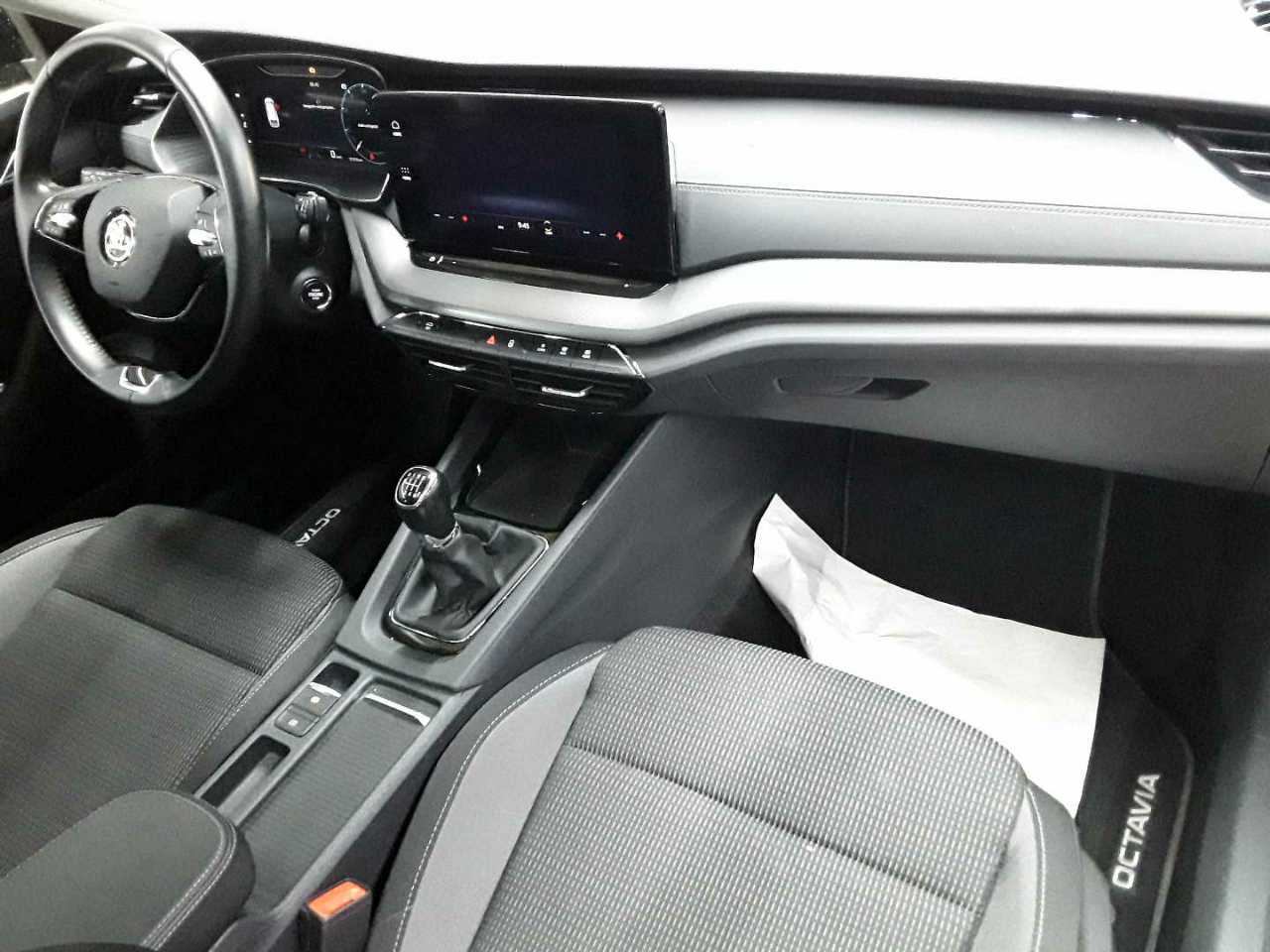 Skoda Octavia Combi 2.0 TDI Ambition 9