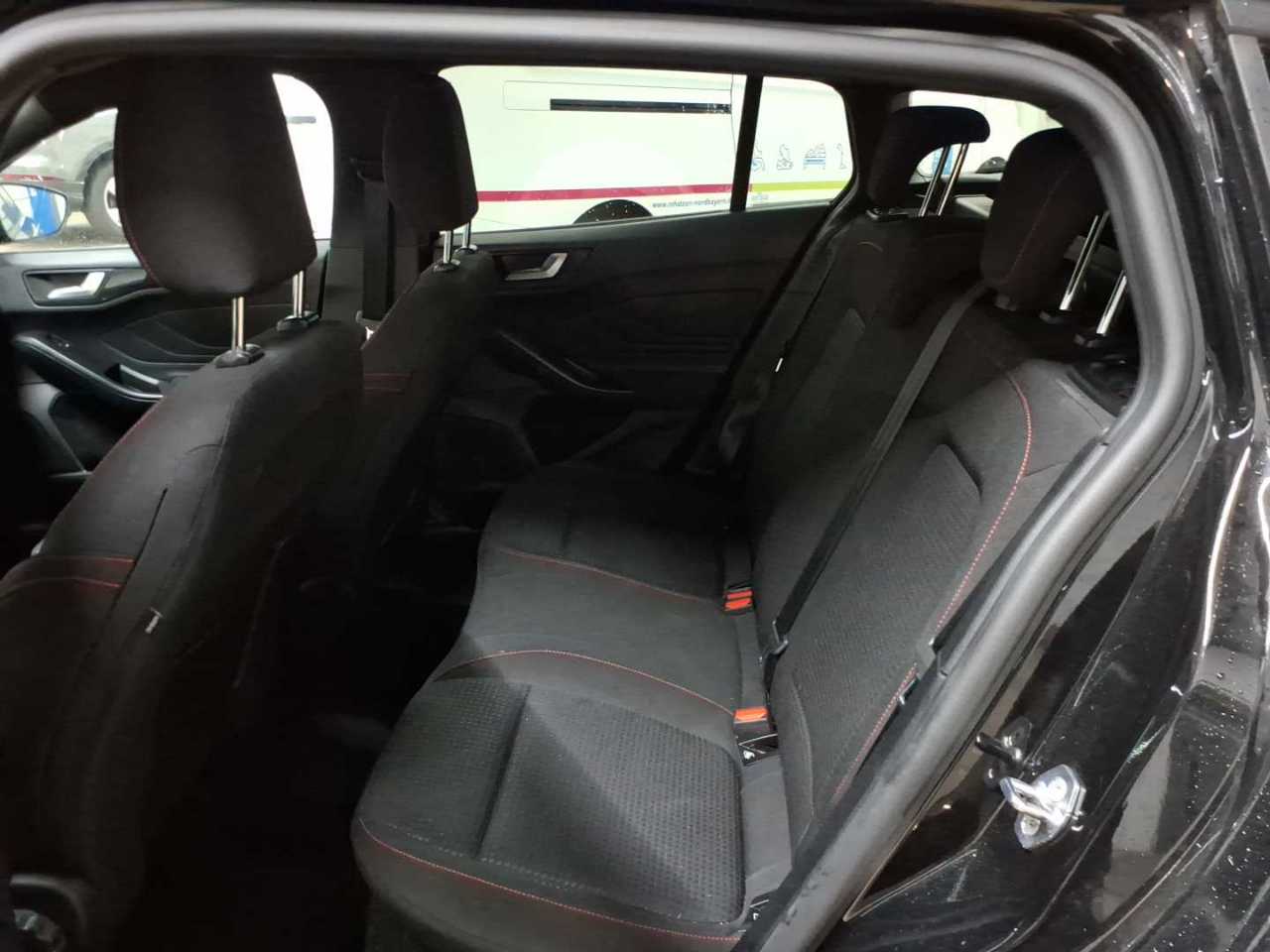 Ford Focus Turnier 1.0 EcoBoost Hybrid ST-LINE 13