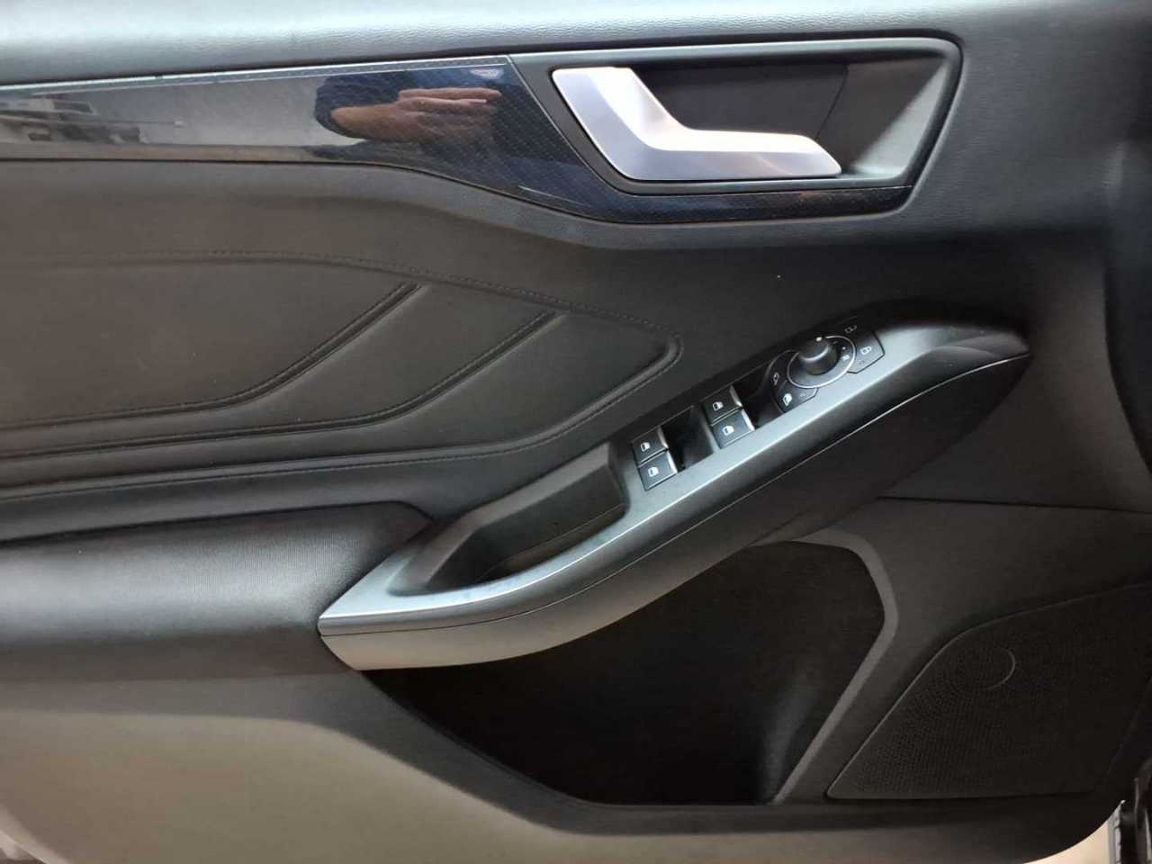 Ford Focus Turnier 1.0 EcoBoost Hybrid ST-LINE 18