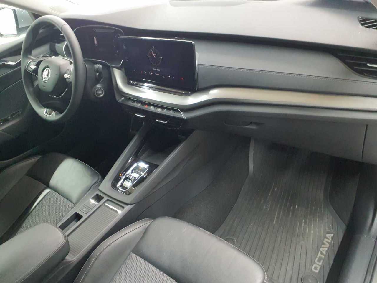 Skoda Octavia Combi 1.4 TSI iV DSG Ambition 9