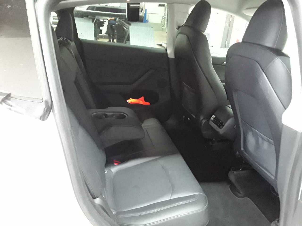 Tesla Model Y Long Range Dual Motor AWD 14
