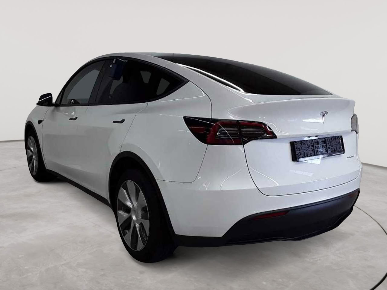 Tesla Model Y Long Range Dual Motor AWD 5