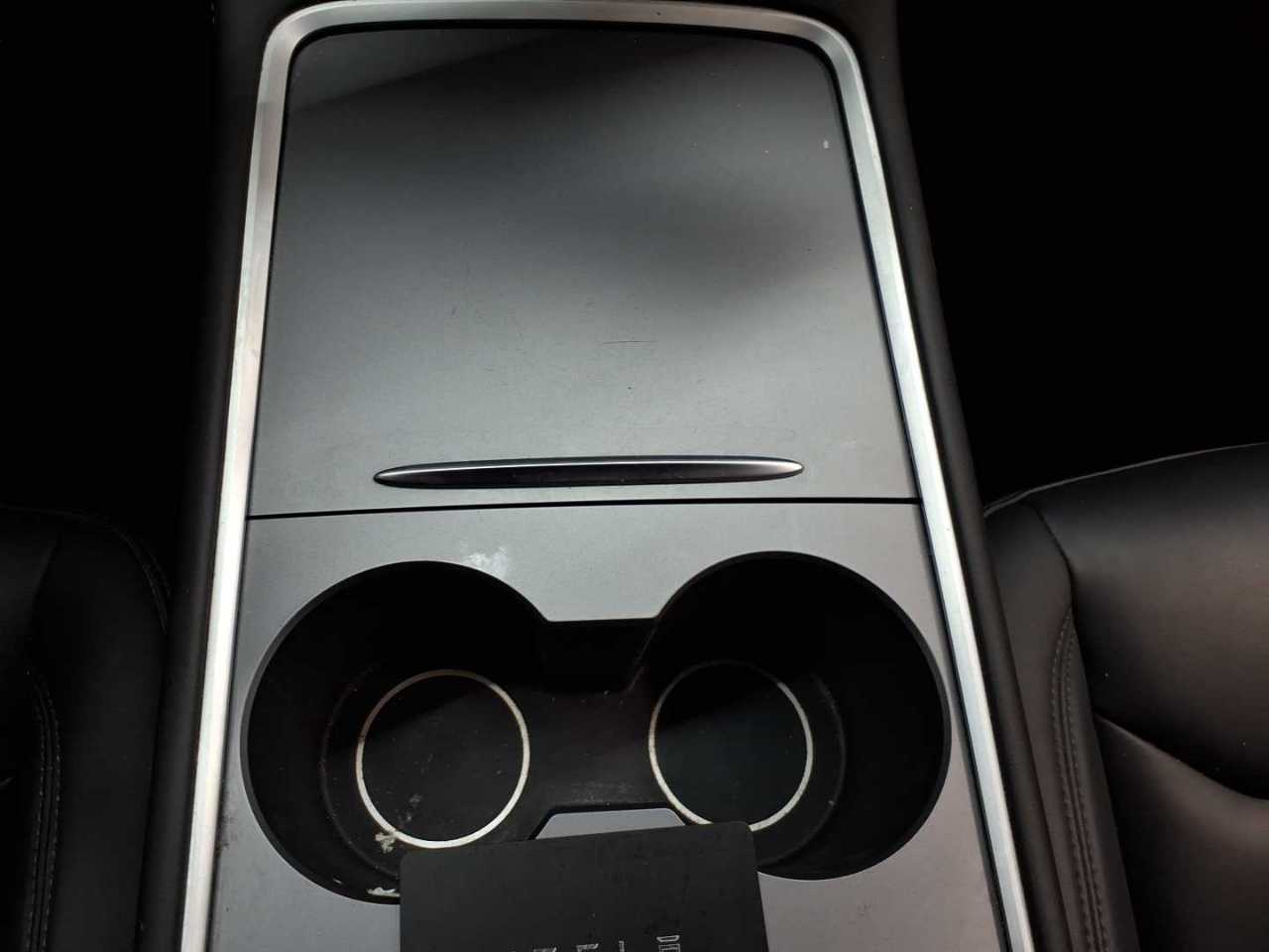 Tesla Model Y Long Range Dual Motor AWD 10