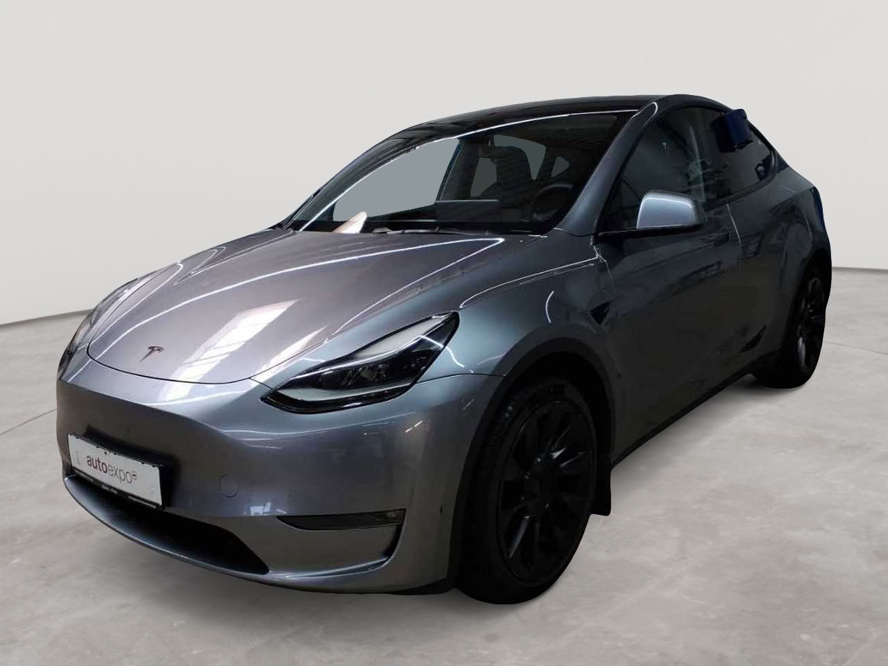 Tesla Model Y Long Range Dual Motor AWD 2