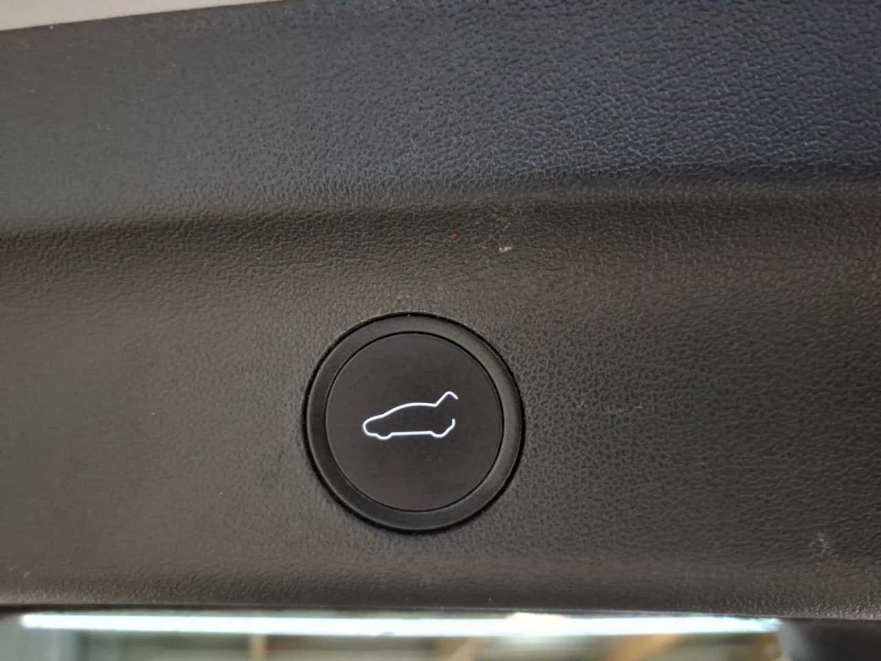 Tesla Model Y Long Range Dual Motor AWD 16