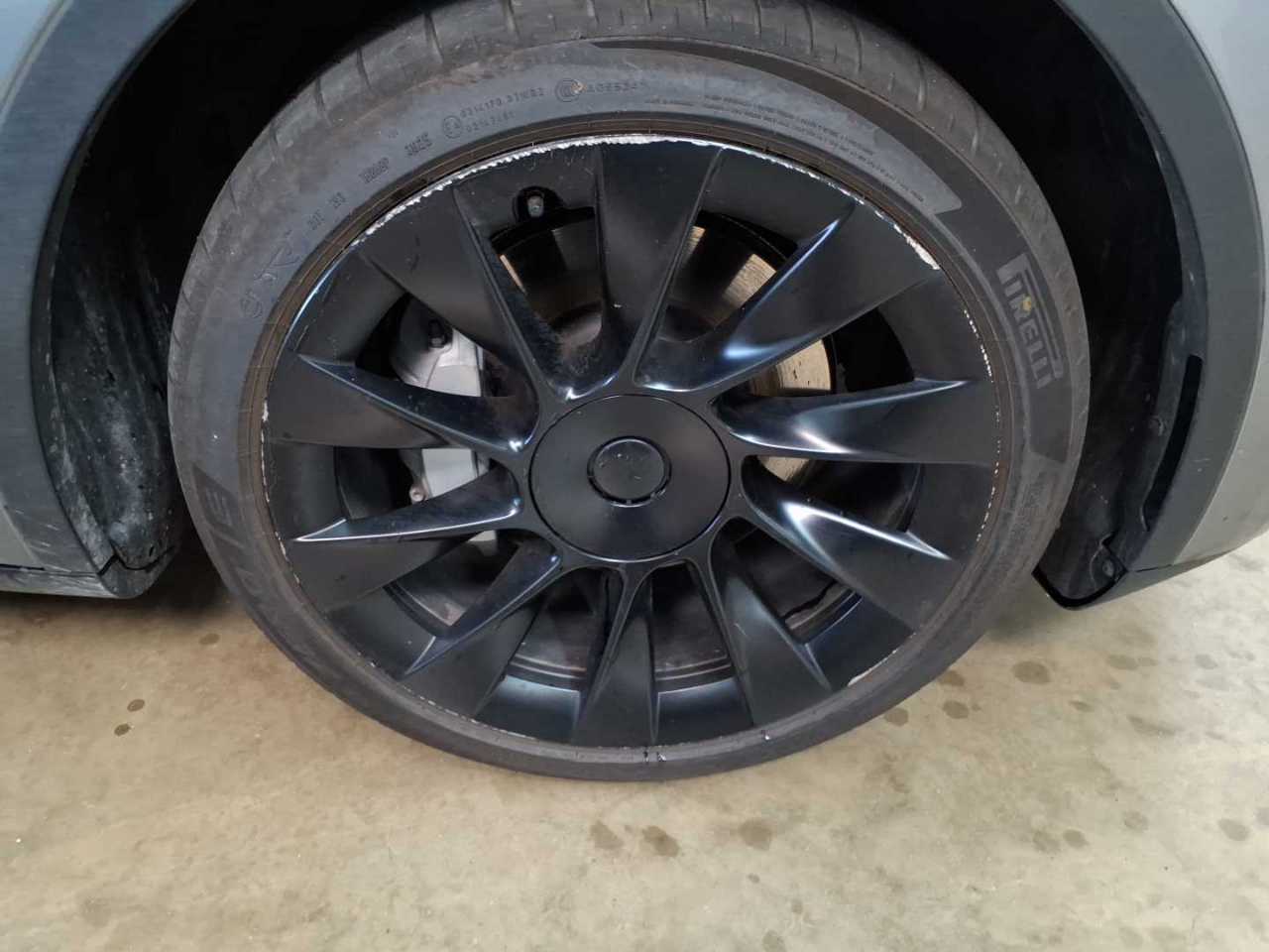 Tesla Model Y Long Range Dual Motor AWD 17