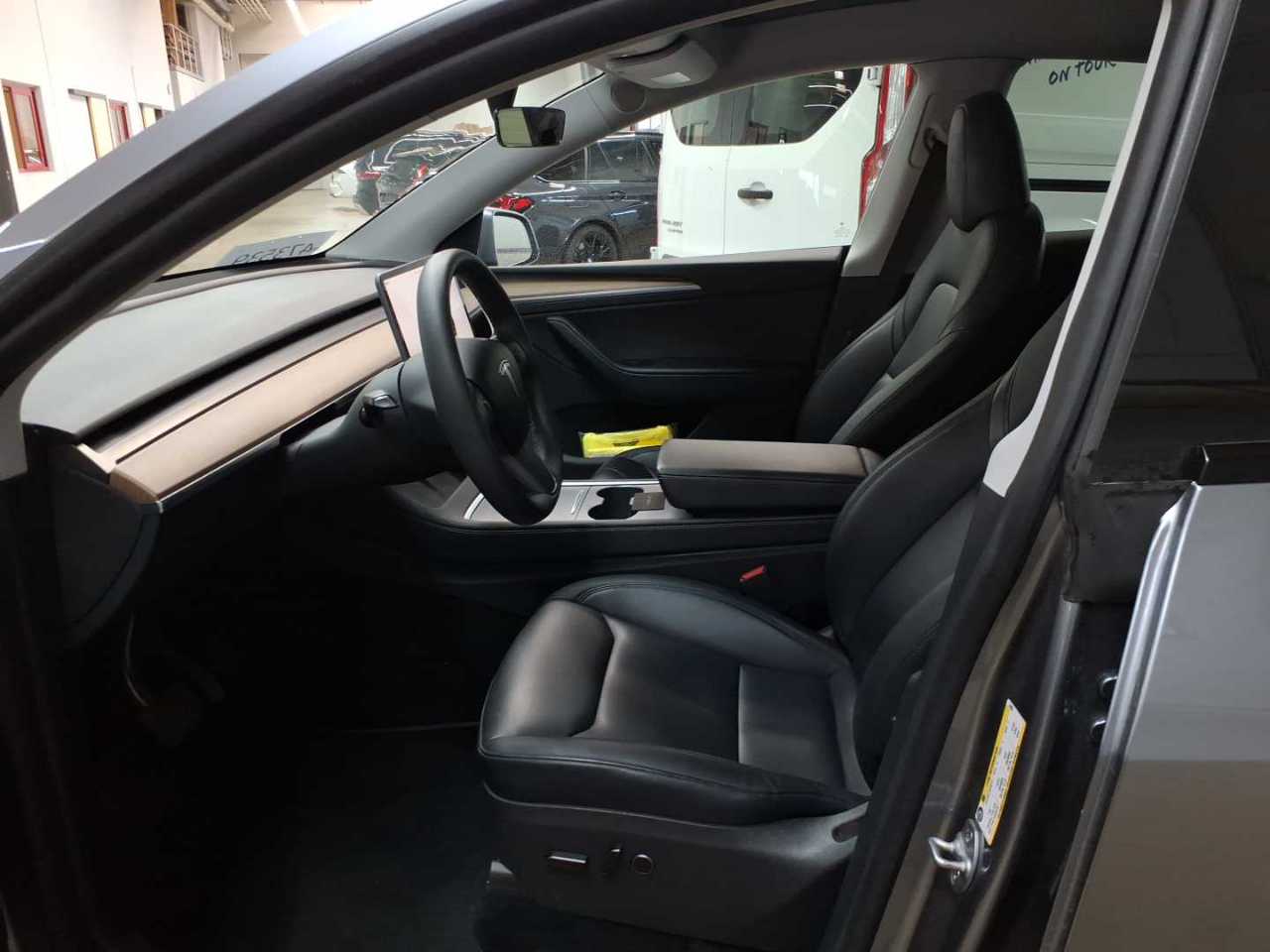 Tesla Model Y Long Range Dual Motor AWD 7