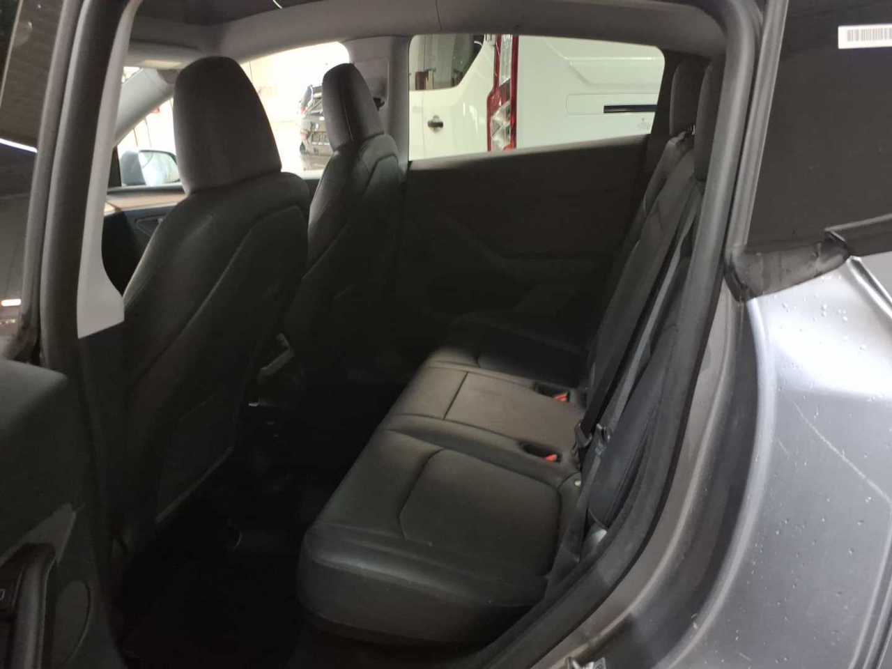 Tesla Model Y Long Range Dual Motor AWD 13