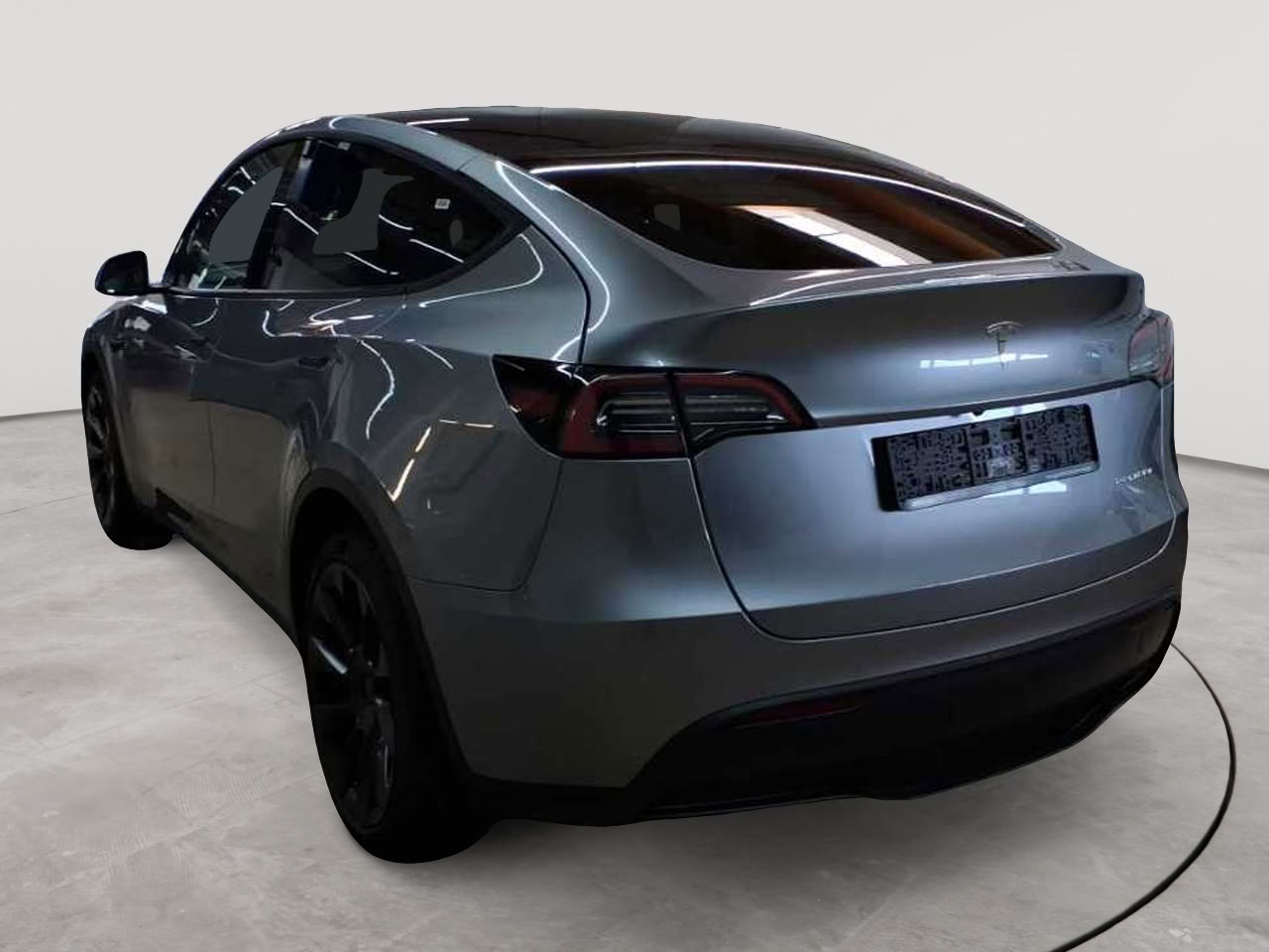 Tesla Model Y Long Range Dual Motor AWD 5