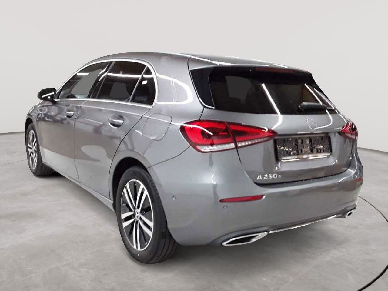 Mercedes-Benz A 250 e 8G-DCT Advanced Progressive 5