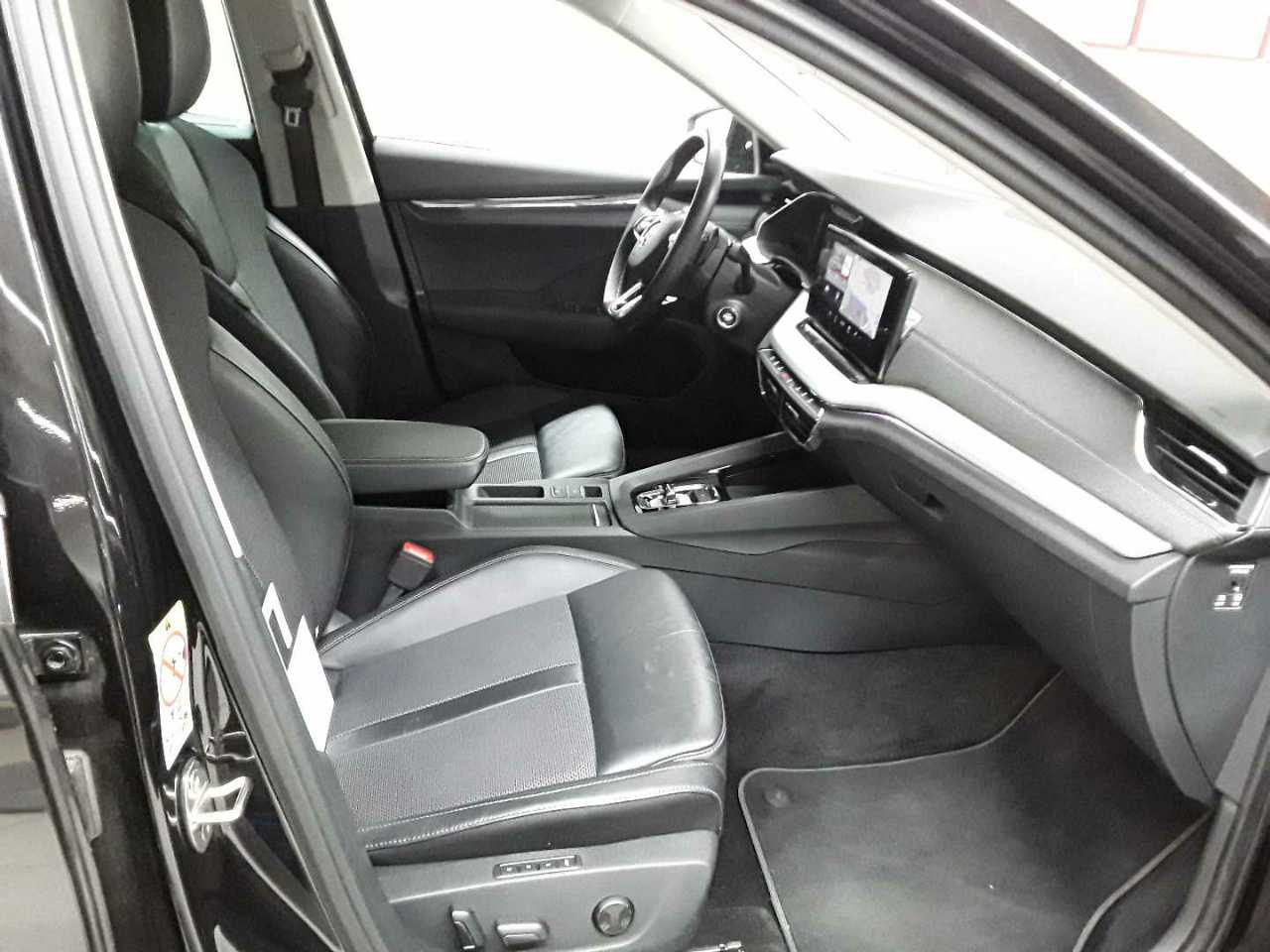 Skoda Octavia Combi 2.0 TDI DSG Style 8
