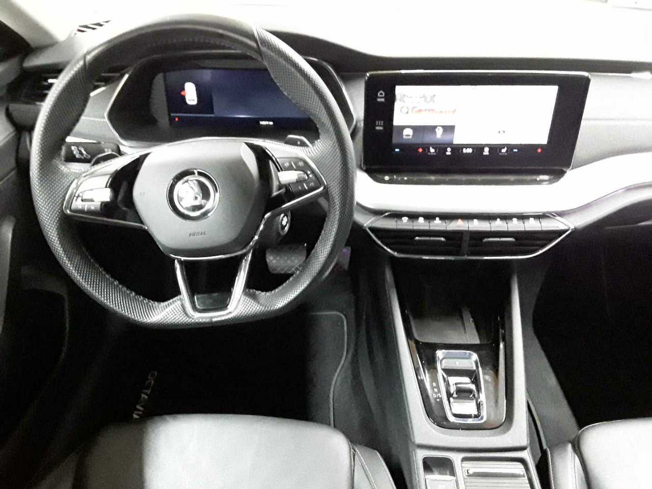 Skoda Octavia Combi 2.0 TDI DSG Style 10