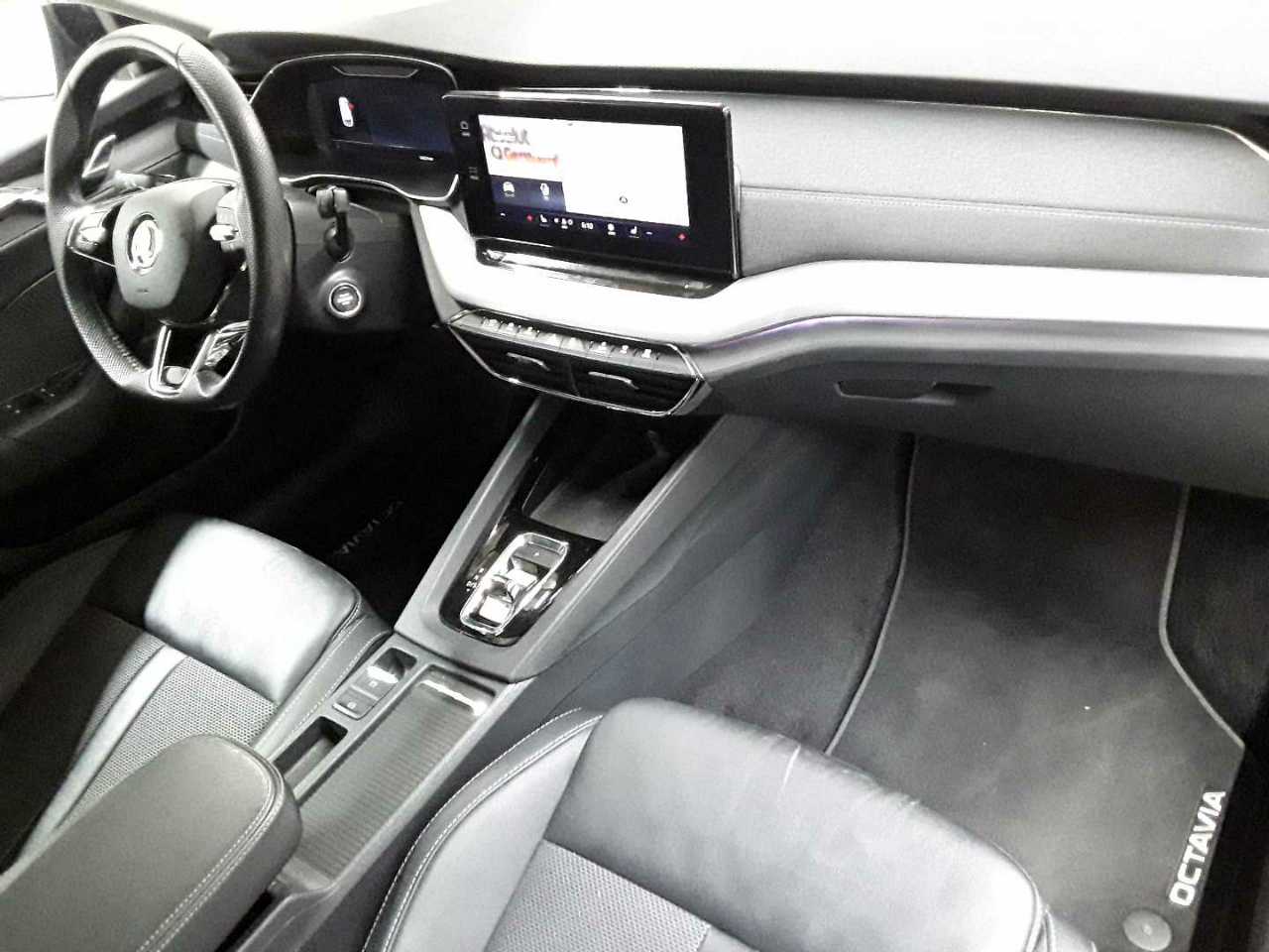 Skoda Octavia Combi 2.0 TDI DSG Style 9