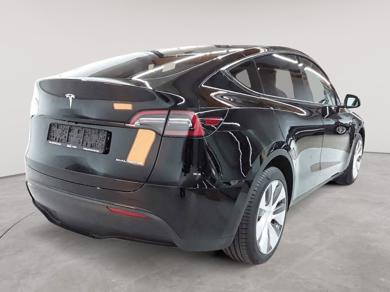 Tesla Model Y Long Range Dual Motor AWD 4