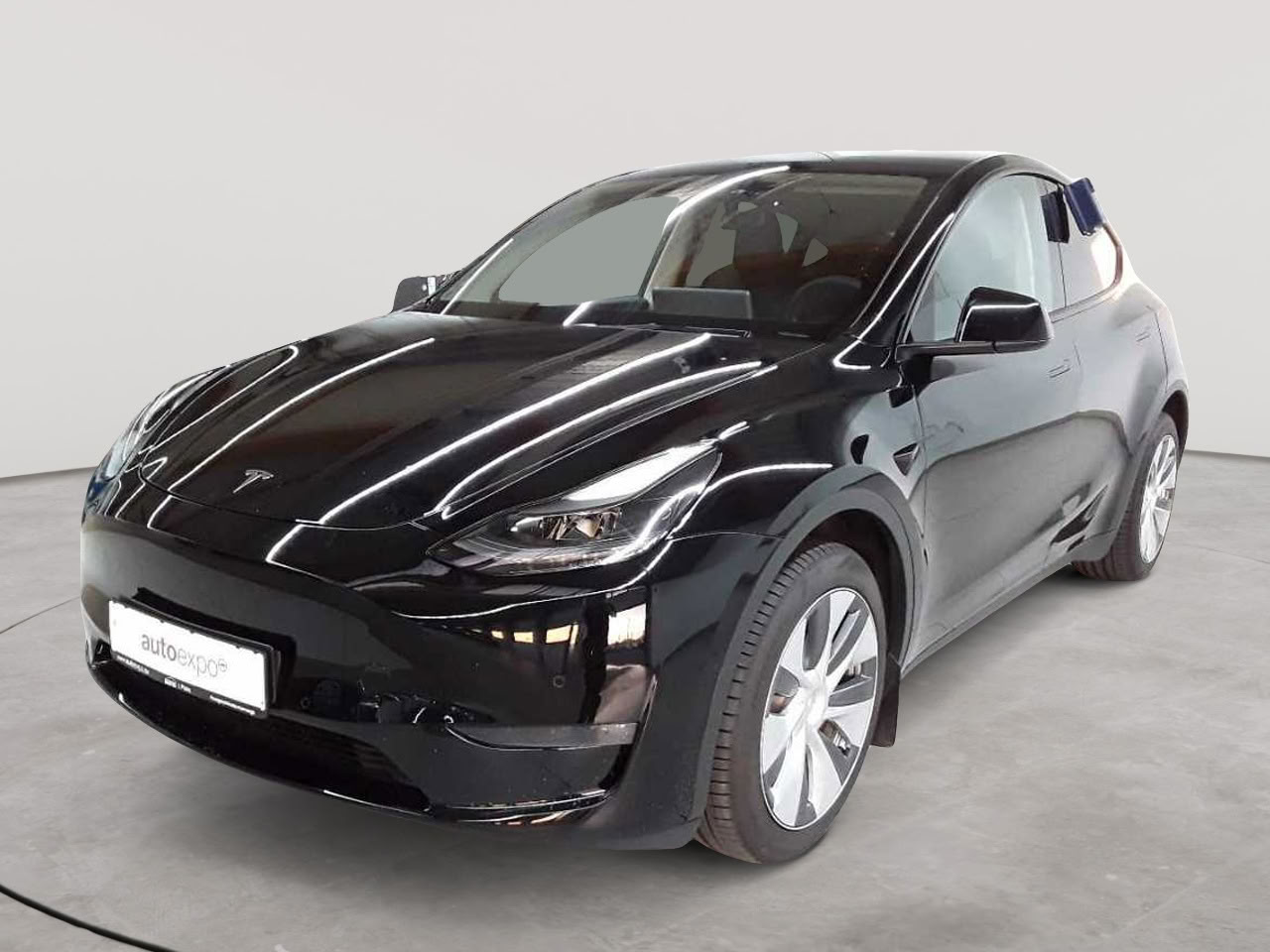 Tesla Model Y Long Range Dual Motor AWD 2
