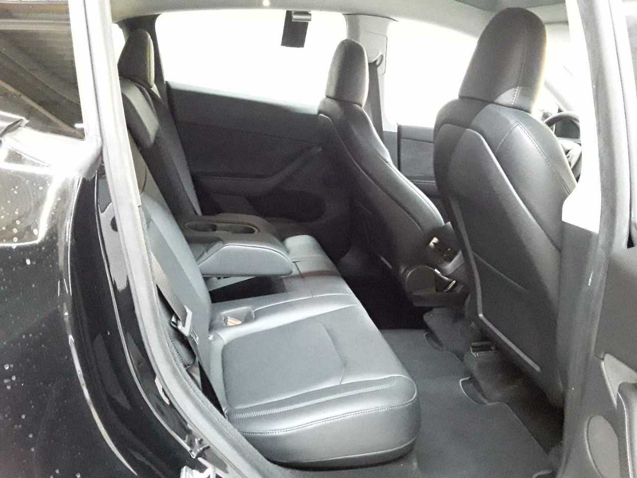 Tesla Model Y Long Range Dual Motor AWD 14