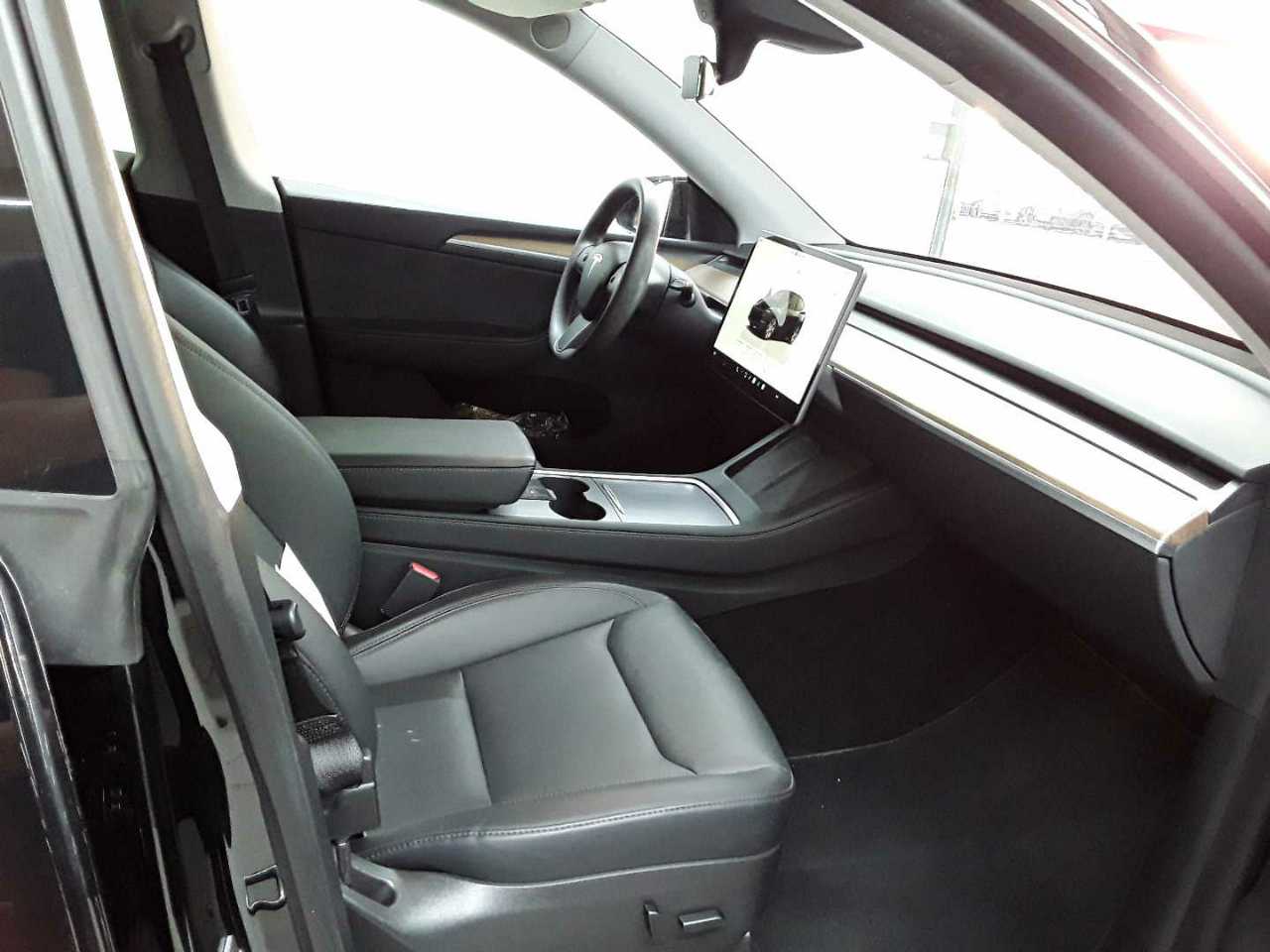 Tesla Model Y Long Range Dual Motor AWD 8