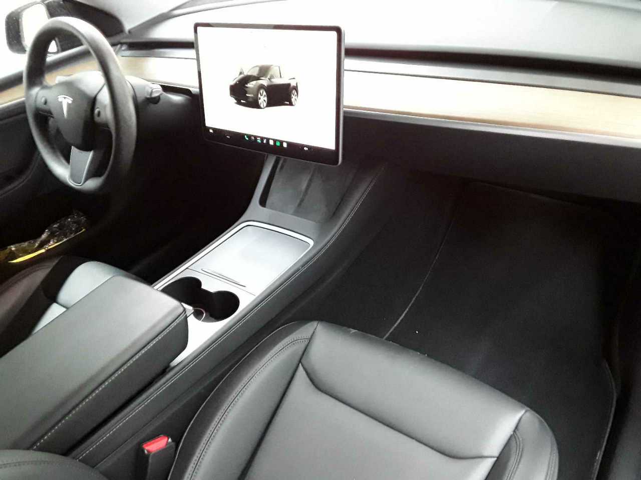 Tesla Model Y Long Range Dual Motor AWD 9