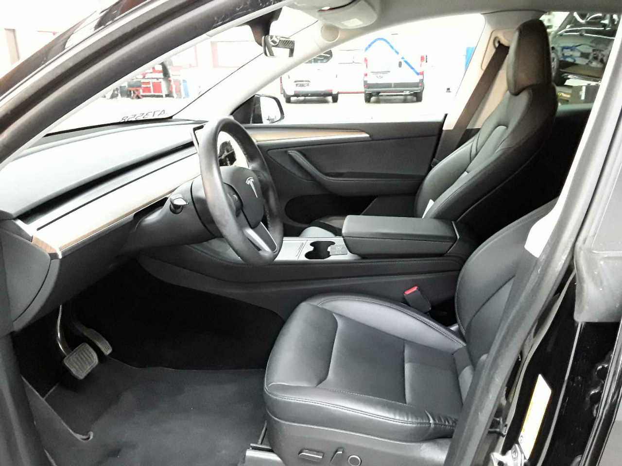 Tesla Model Y Long Range Dual Motor AWD 7