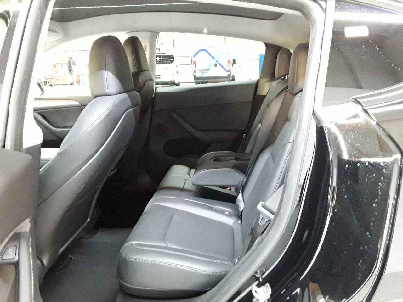 Tesla Model Y Long Range Dual Motor AWD 13