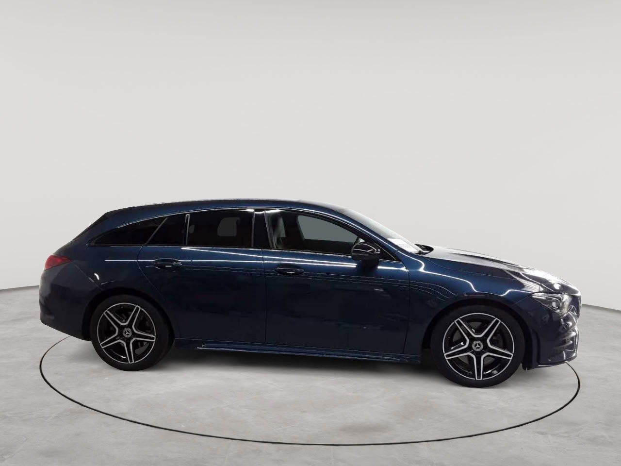 Mercedes-Benz CLA 250 Shooting Brake 7G-DCT AMG Line 3