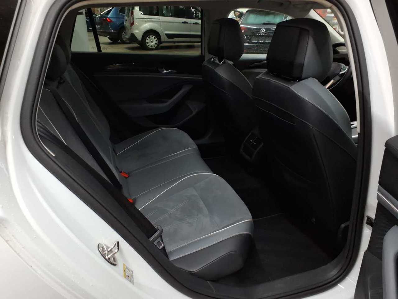 Vw Passat Variant 1.5 e-TSI OPF DSG Business 14