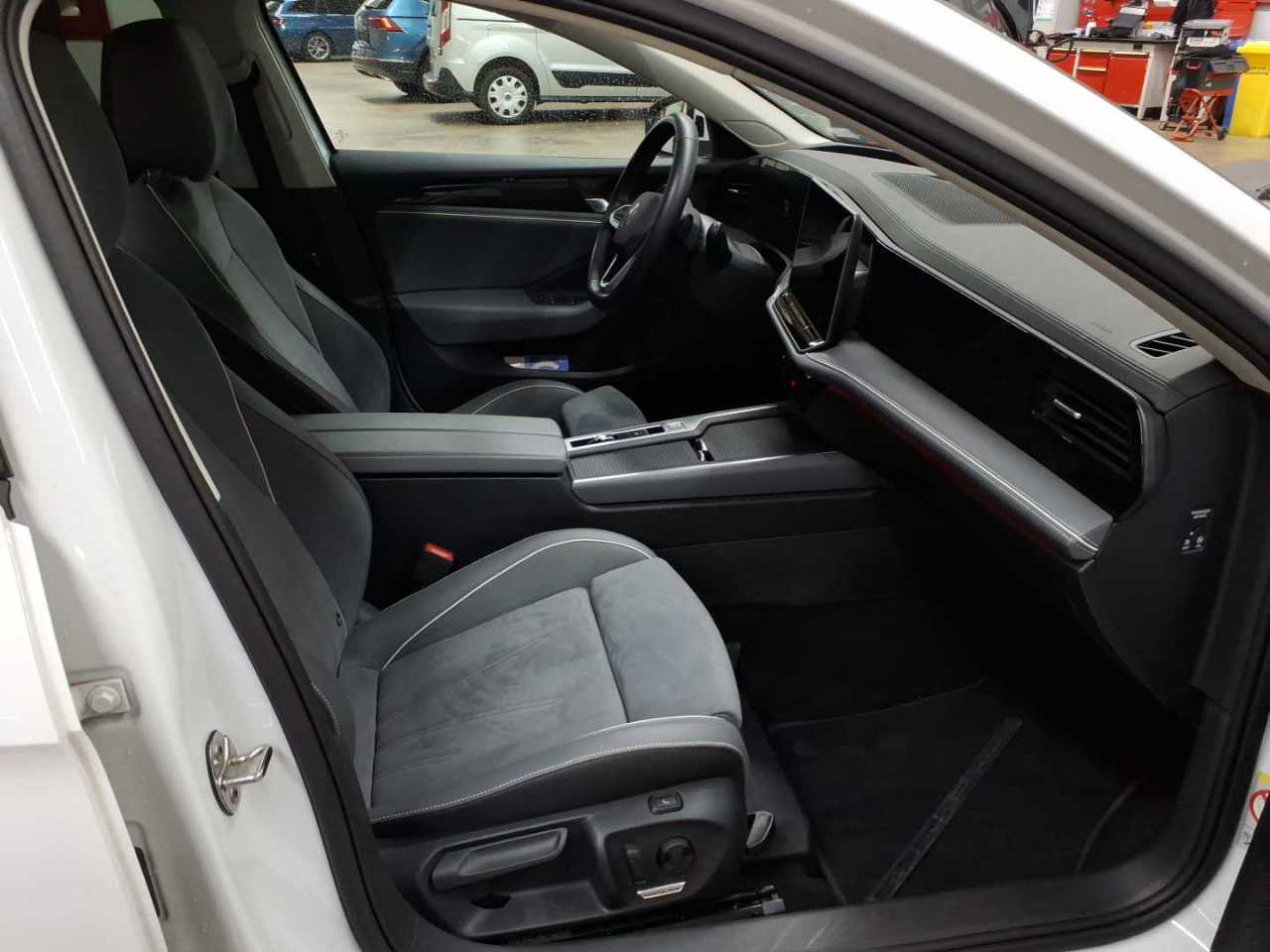 Vw Passat Variant 1.5 e-TSI OPF DSG Business 8