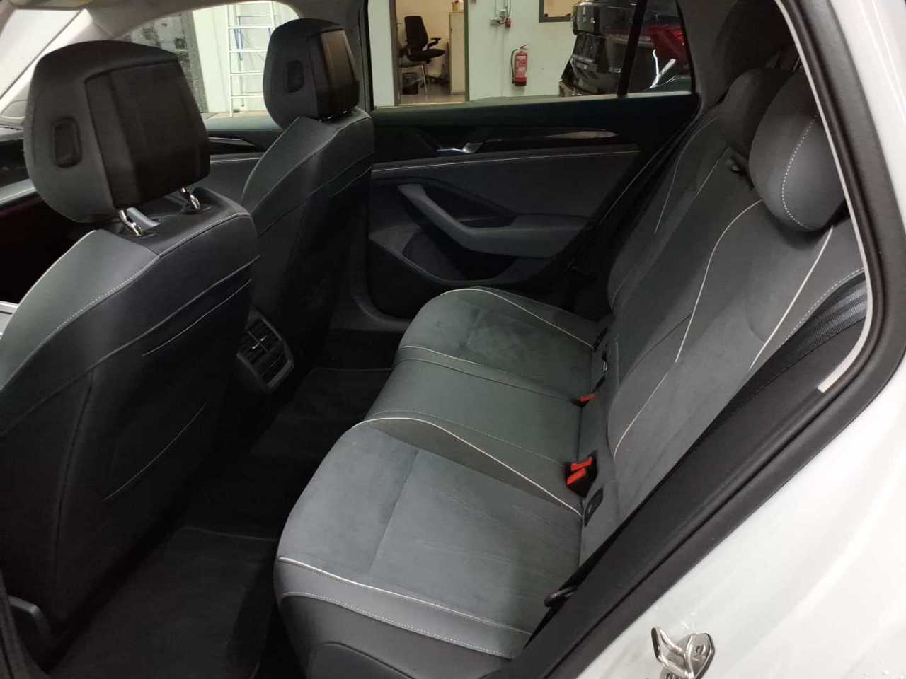Vw Passat Variant 1.5 e-TSI OPF DSG Business 13