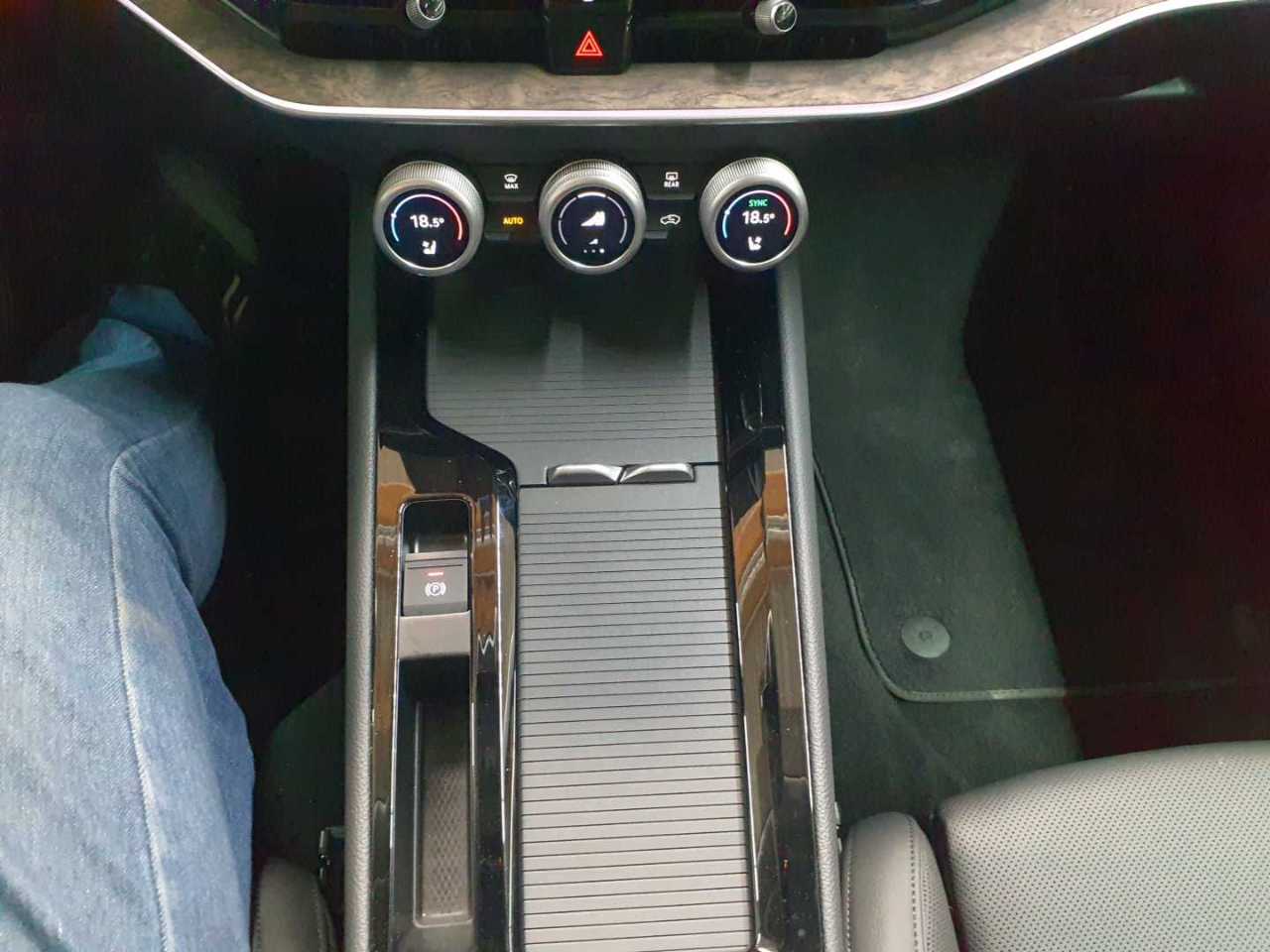 Skoda Superb Combi 2.0 TDI DSG L&K 10