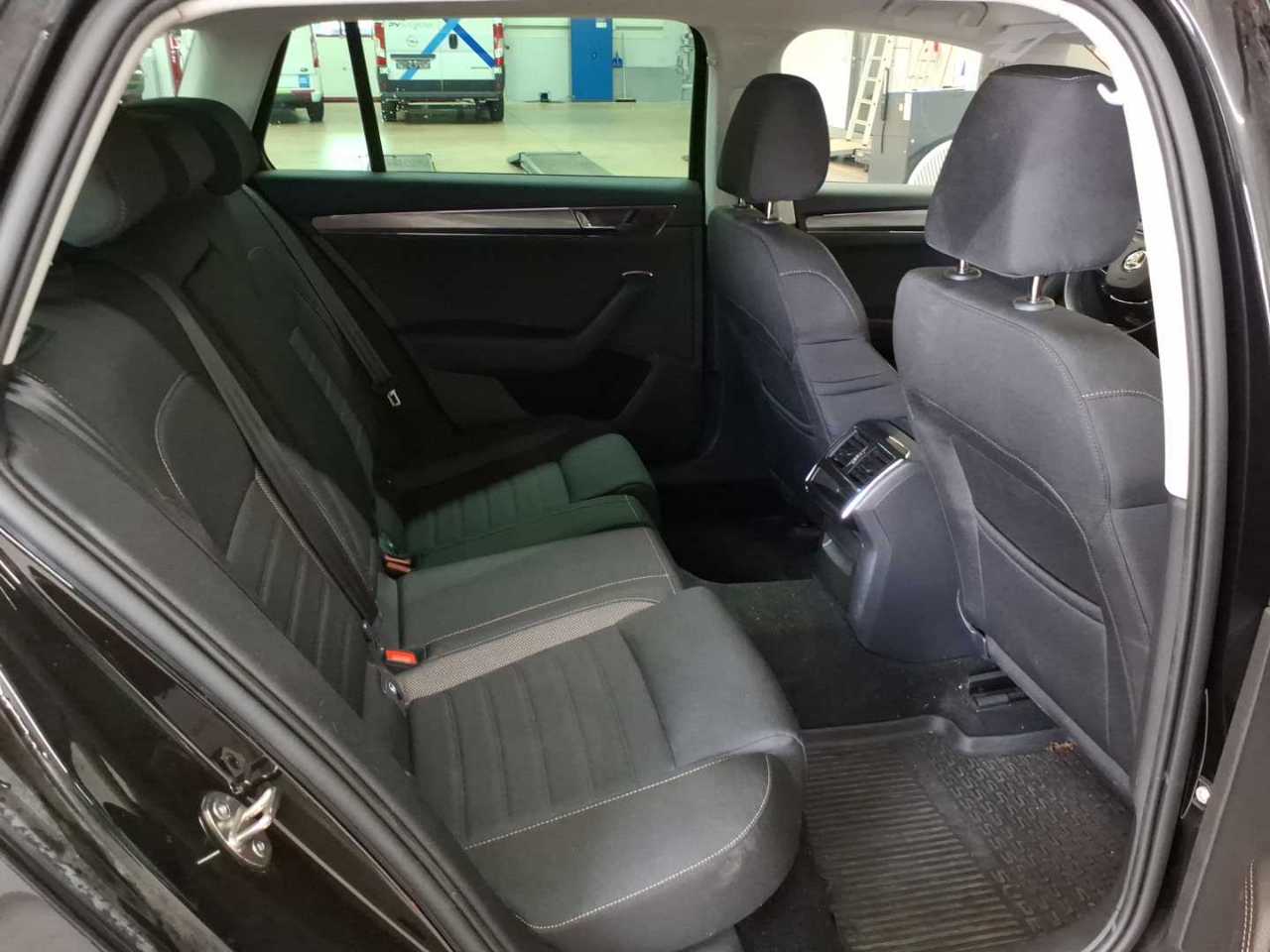 Skoda Superb Combi 2.0 TDI 4x4 DSG Scout 14