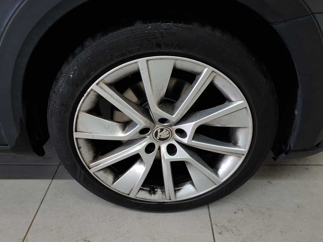 Skoda Superb Combi 2.0 TDI 4x4 DSG Scout 17