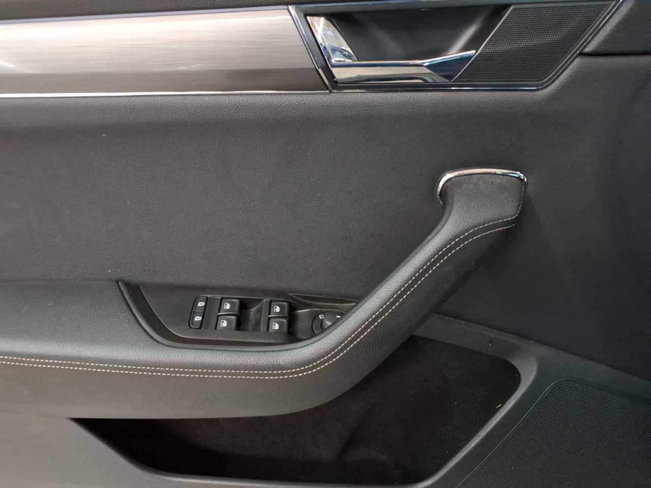 Skoda Superb Combi 2.0 TDI 4x4 DSG Scout 19