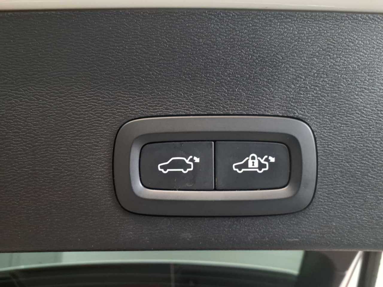 Volvo XC40 T5 Recharge DKG Plus Dark 16