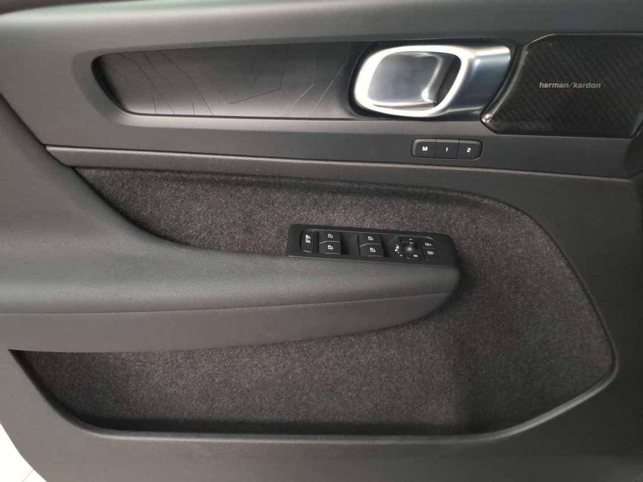Volvo XC40 T5 Recharge DKG Plus Dark 19
