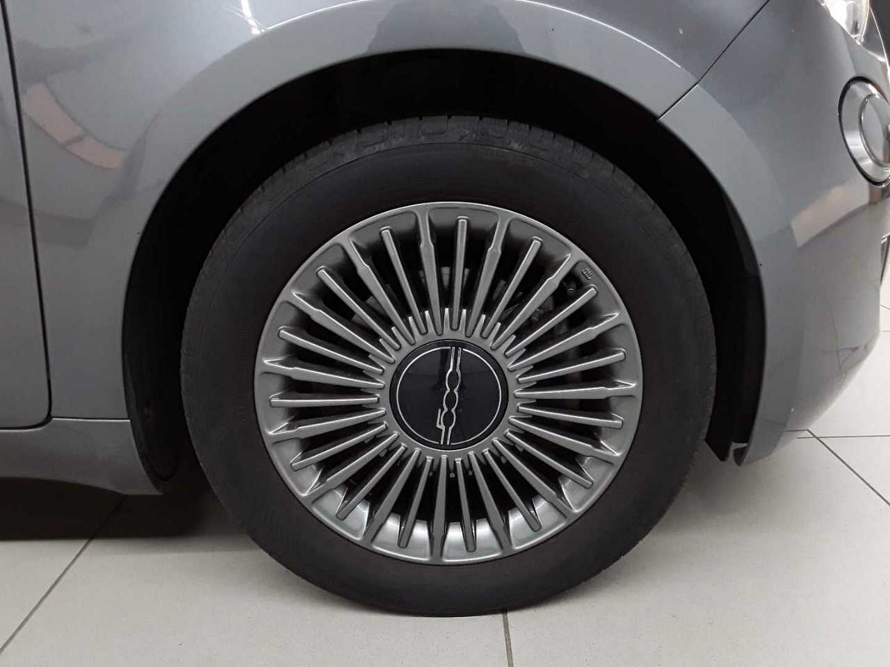 Fiat 500e 3+1 Icon 17