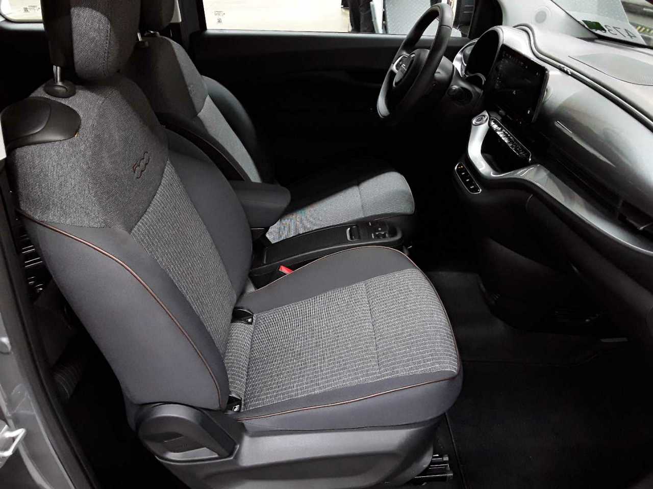 Fiat 500e 3+1 Icon 8