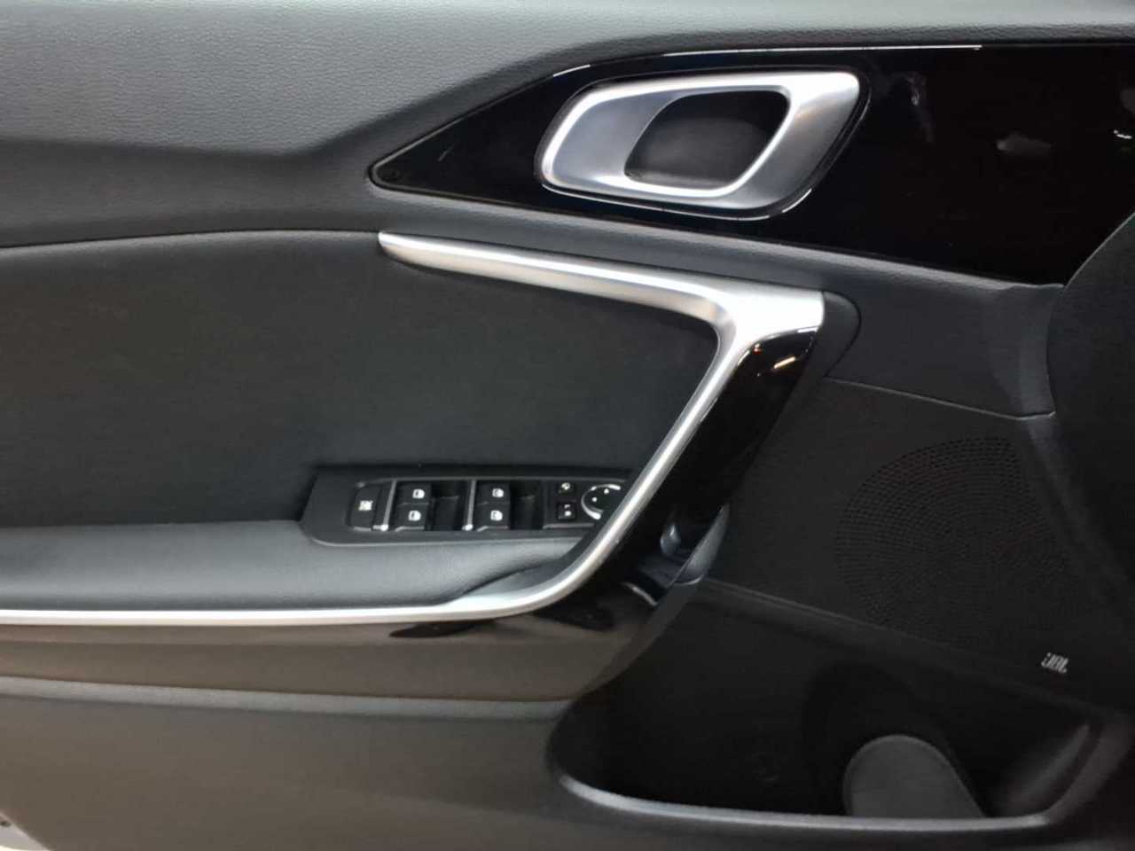Kia ProCeed 1.5 T-GDI DCT7 OPF GT LINE 18