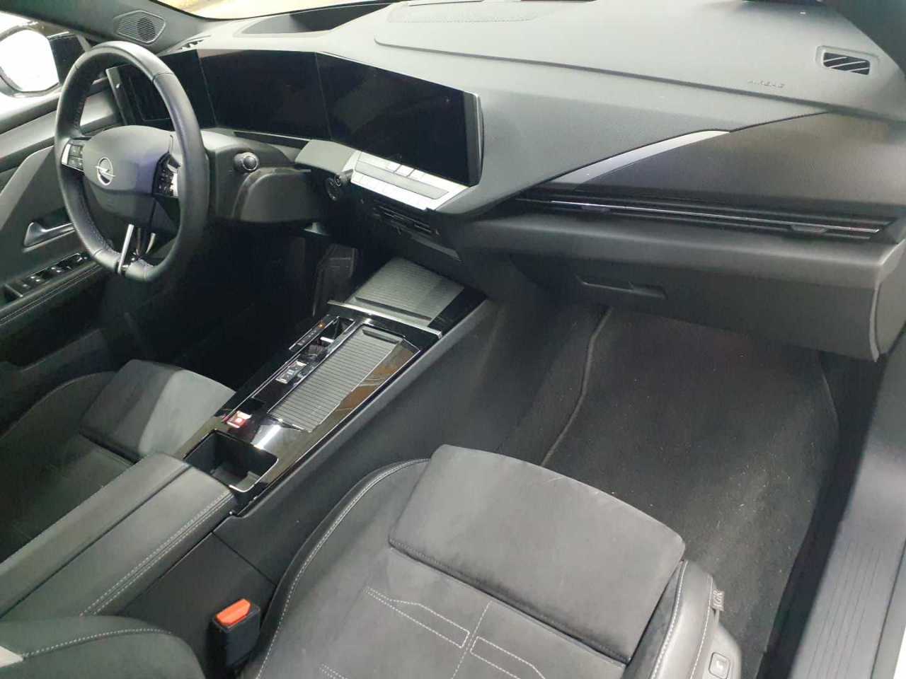 Opel Astra 1.5 D Automatik GS 9