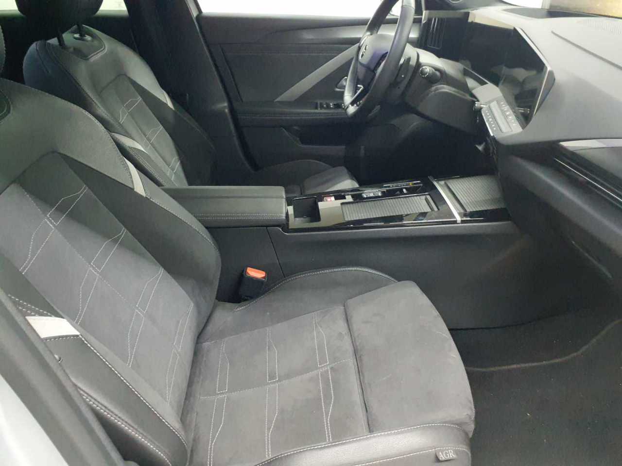 Opel Astra 1.5 D Automatik GS 8