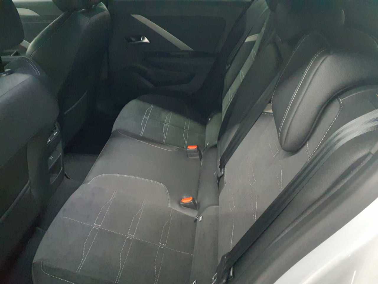 Opel Astra 1.5 D Automatik GS 13