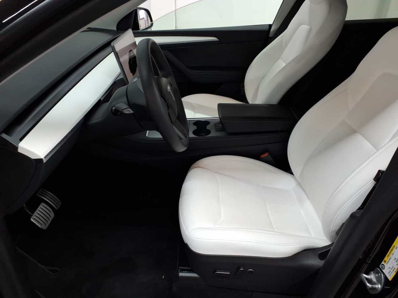 Tesla Model Y Performance Dual Motor AWD 7