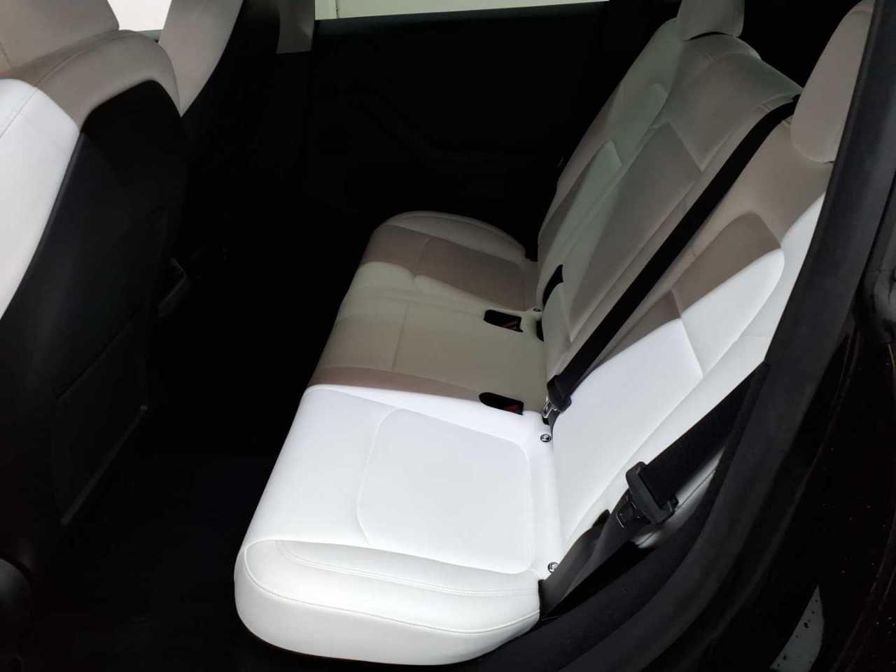 Tesla Model Y Performance Dual Motor AWD 13