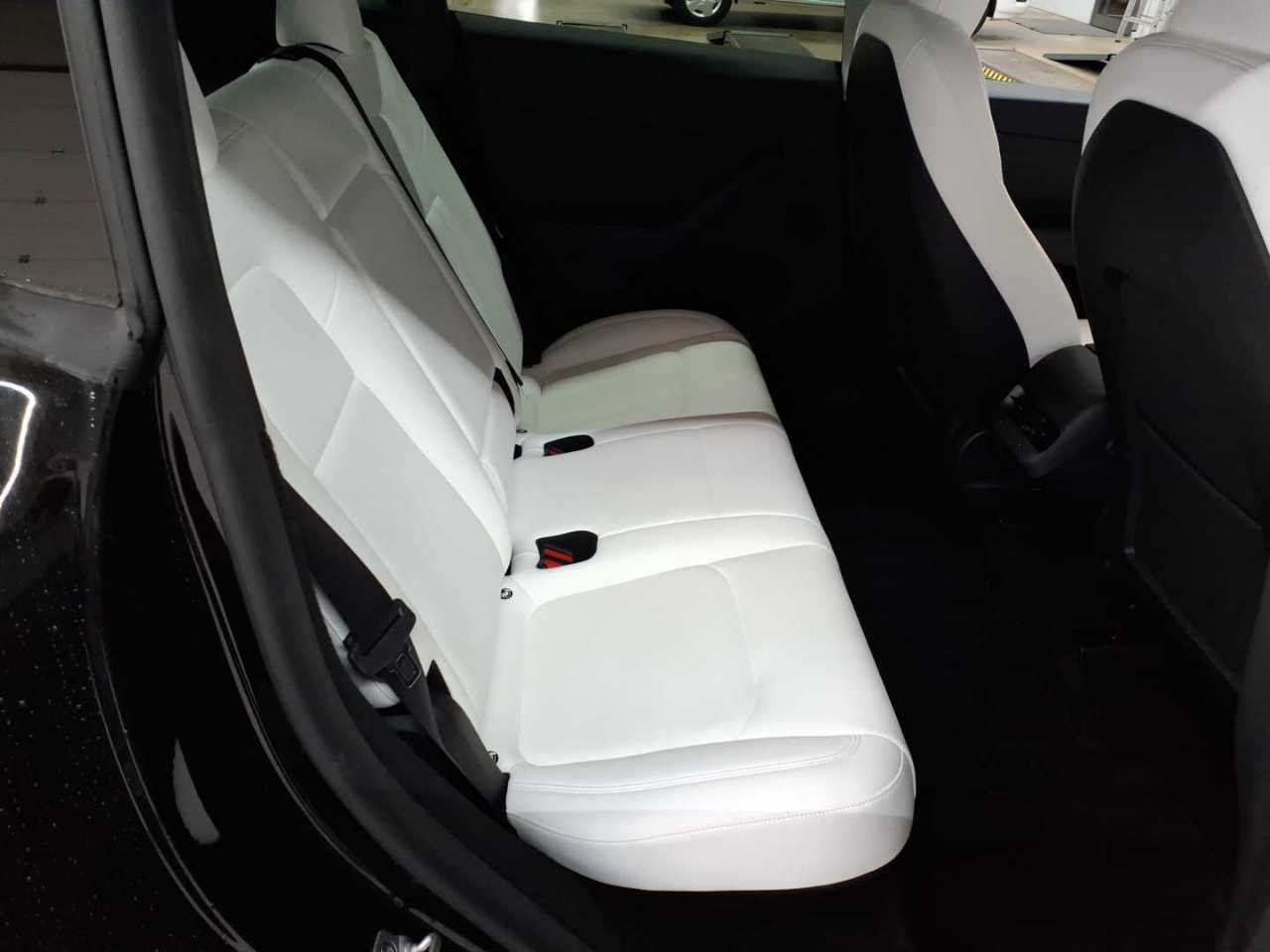 Tesla Model Y Performance Dual Motor AWD 14