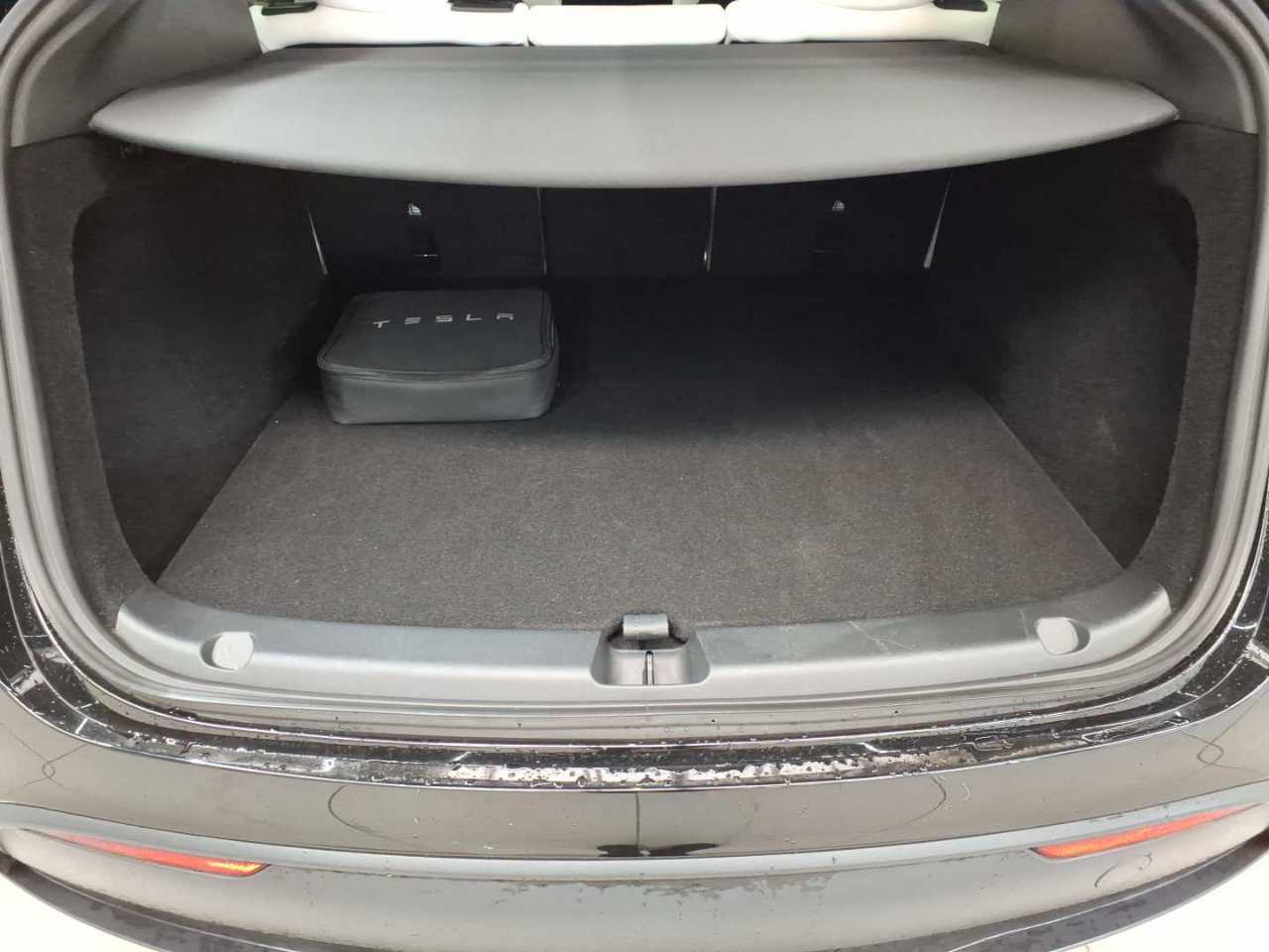 Tesla Model Y Performance Dual Motor AWD 16