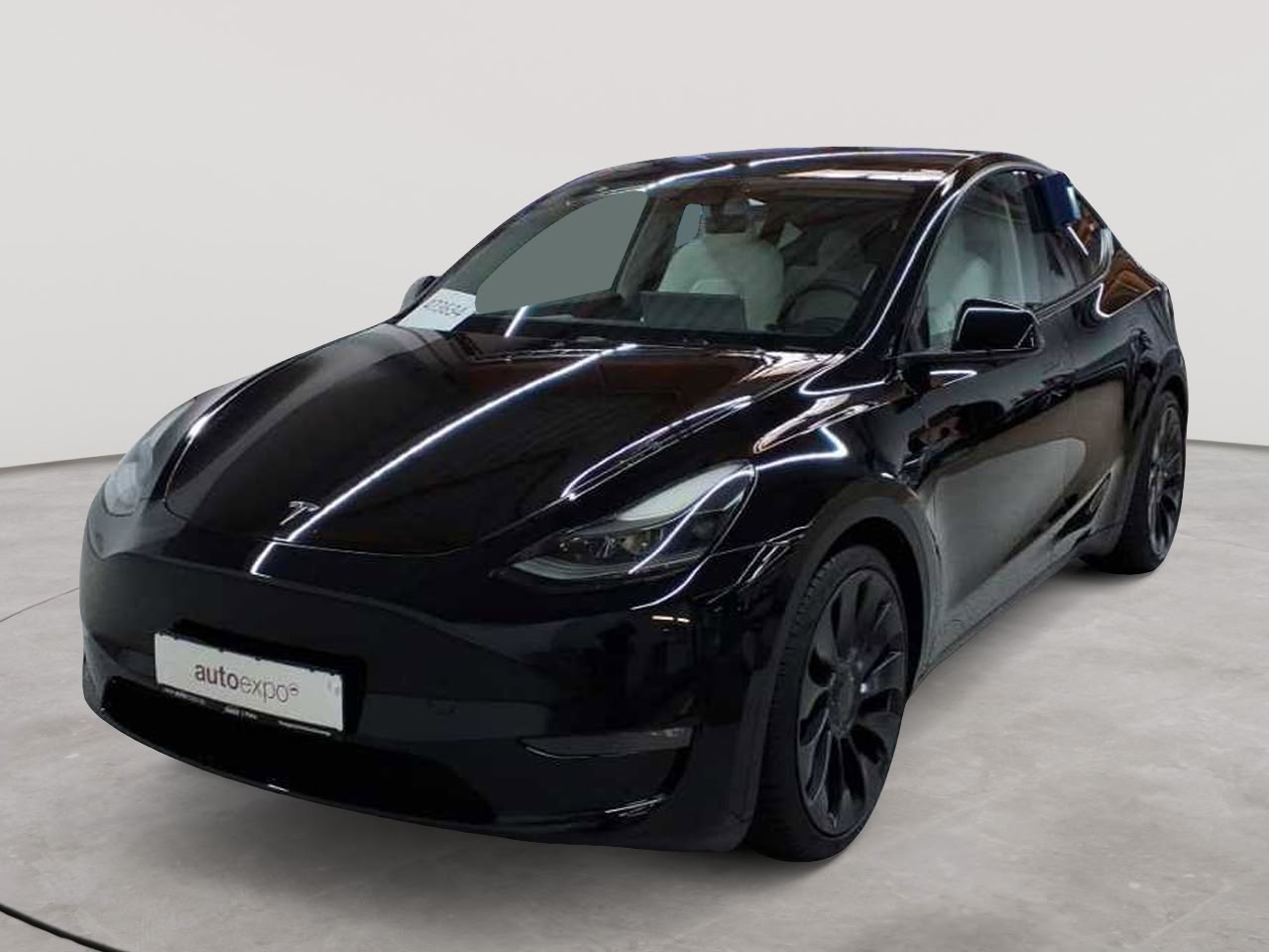 Tesla Model Y Performance Dual Motor AWD 2