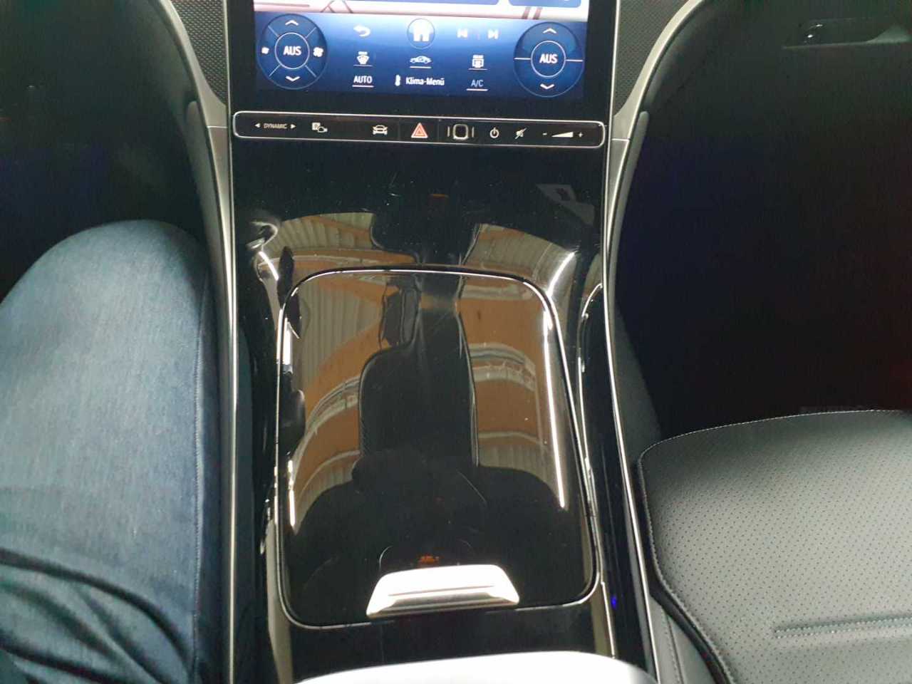 Mercedes-Benz GLC 220 d 4Matic 9G-TRONIC AMG Line Advanced 10